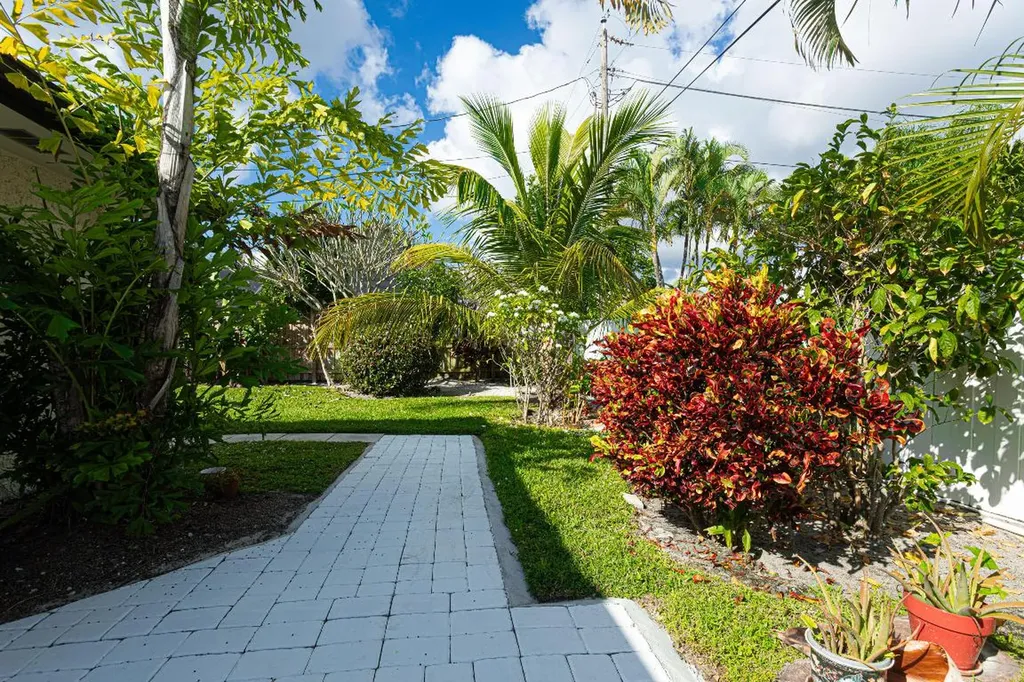 2013 Ardley Road North Palm Beach FL 33408