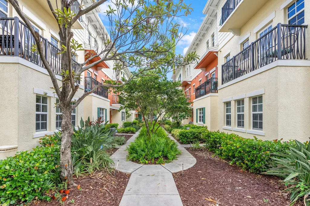 621 SW 2nd Drive Pompano Beach FL 33060