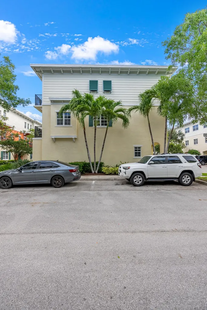 621 SW 2nd Drive Pompano Beach FL 33060