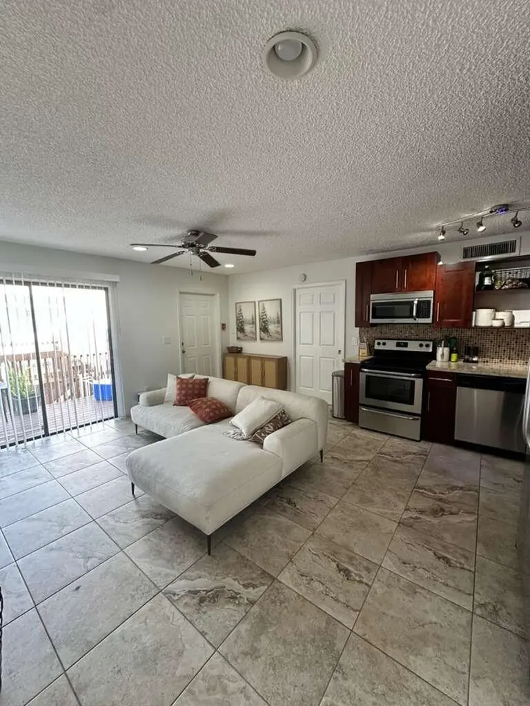 637 Executive Center Drive N West Palm Beach FL 33401