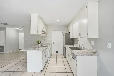 2832 Mcarthur Street Tallahassee FL 32310
