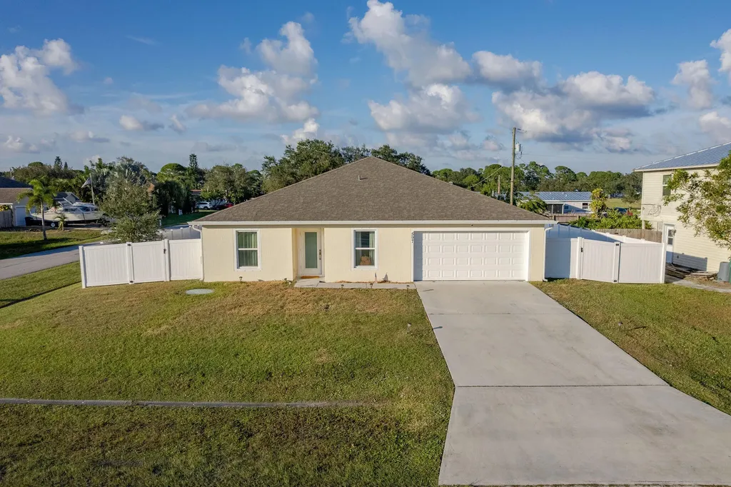 597 NW Kilpatrick Avenue Port St Lucie FL 34983