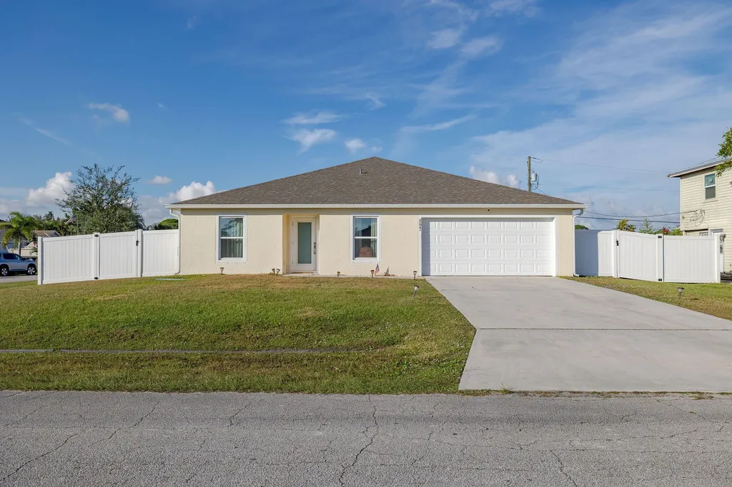 597 NW Kilpatrick Avenue Port St Lucie FL 34983