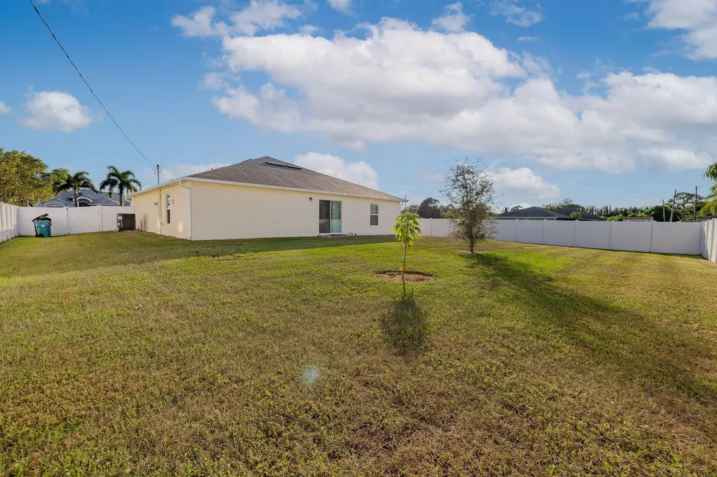 597 NW Kilpatrick Avenue Port St Lucie FL 34983