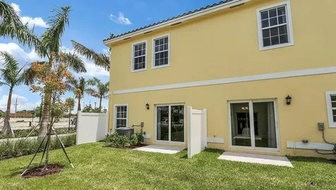 1027 NW 40th Terrace Lauderhill FL 33313