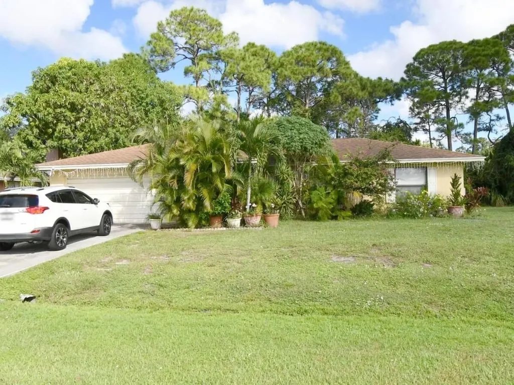 385 SE Thornhill Drive Port St Lucie FL 34983