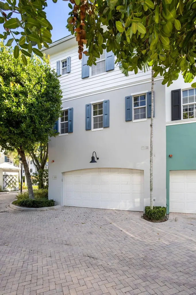 349 E Mallory Circle Delray Beach FL 33483