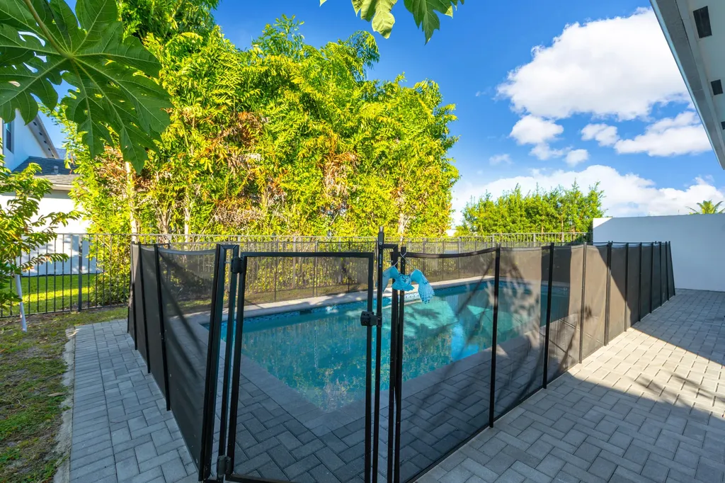 8281 Oceanus Drive Boca Raton FL 33496