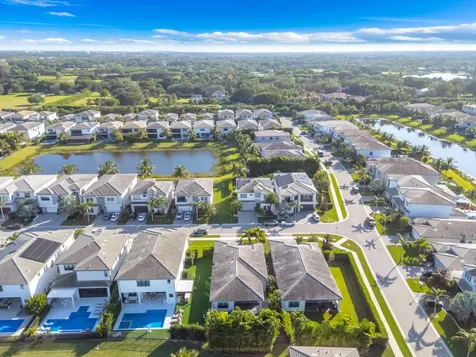 8281 Oceanus Drive Boca Raton FL 33496