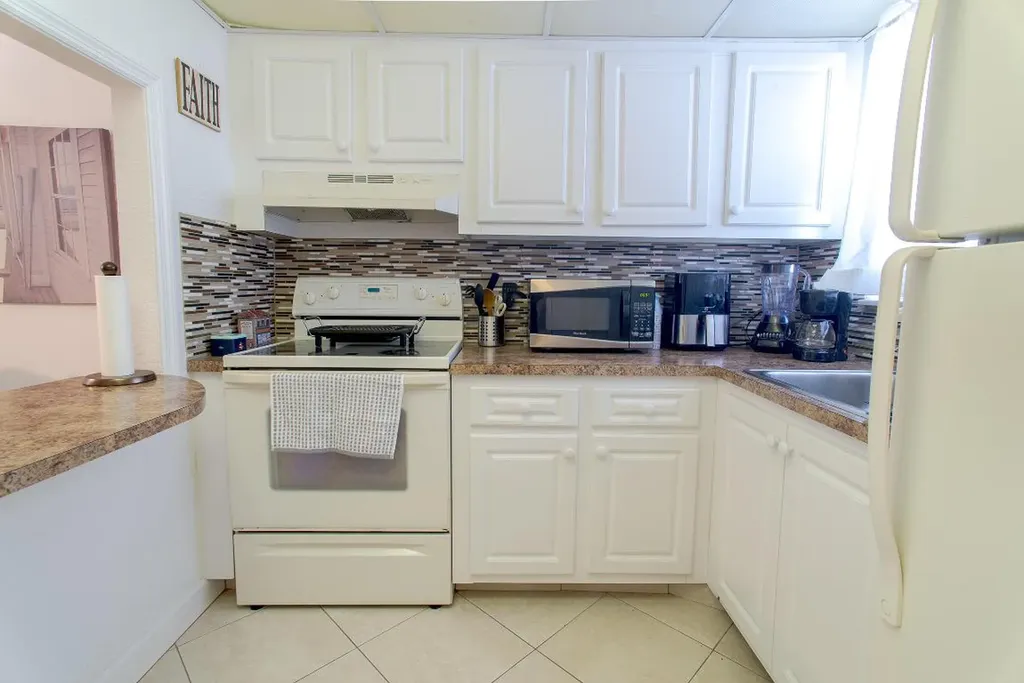 3091 E Sun Sunrise Lakes Drive E Sunrise FL 33322