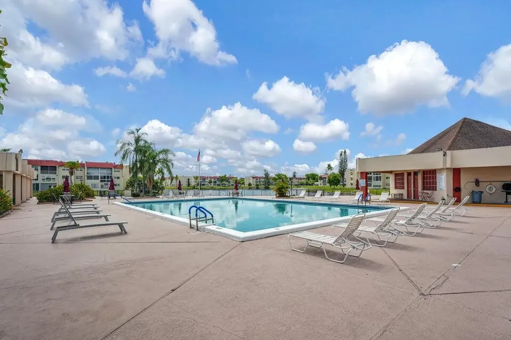 3091 E Sun Sunrise Lakes Drive E Sunrise FL 33322