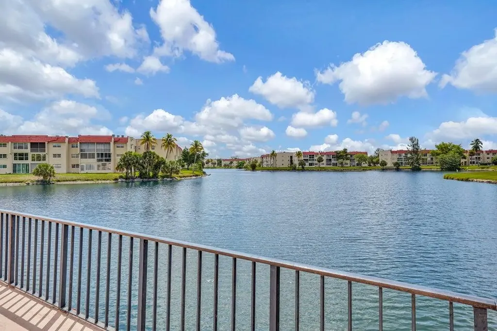 3091 E Sun Sunrise Lakes Drive E Sunrise FL 33322