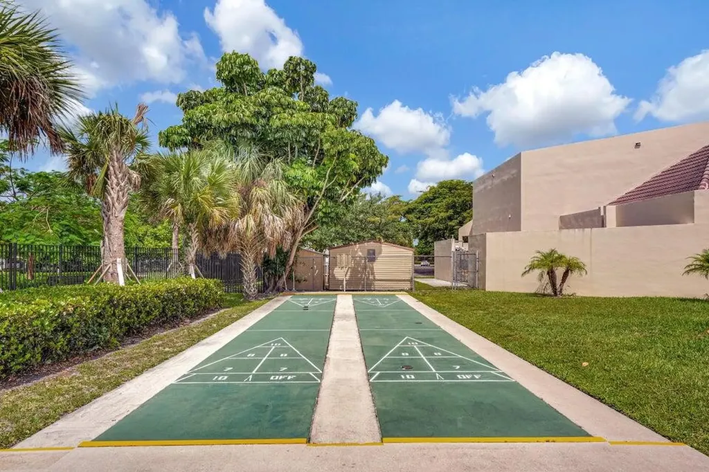 3091 E Sun Sunrise Lakes Drive E Sunrise FL 33322