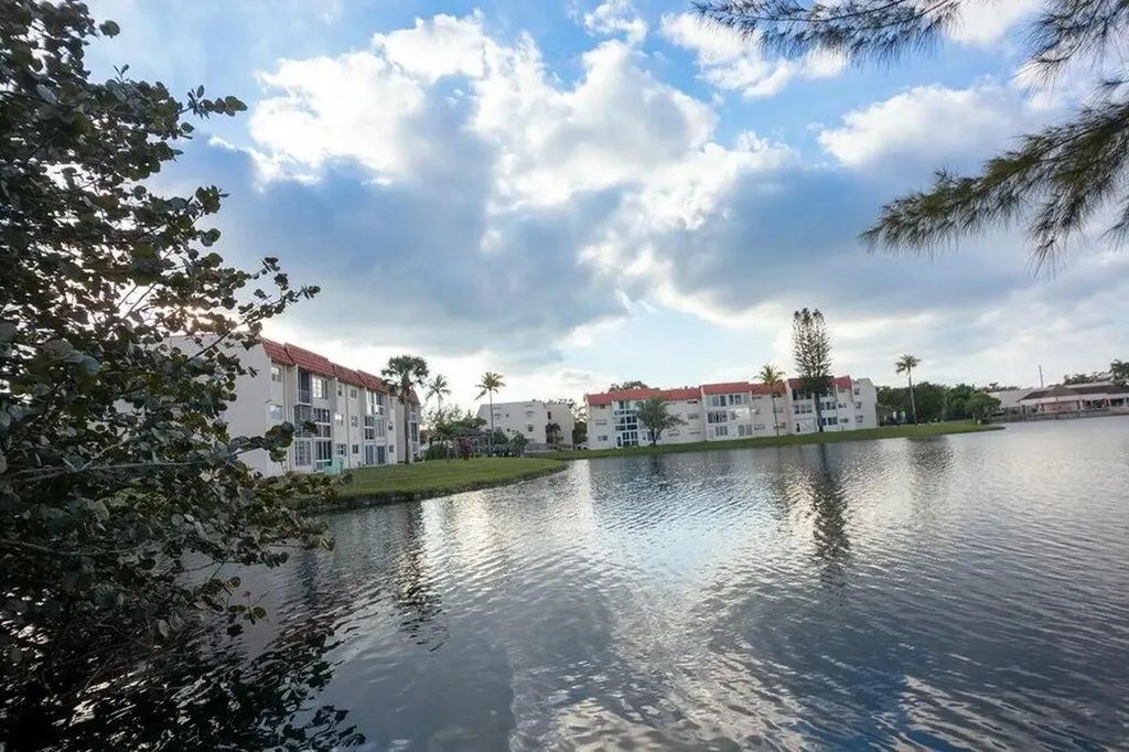 3091 E Sun Sunrise Lakes Drive E Sunrise FL 33322