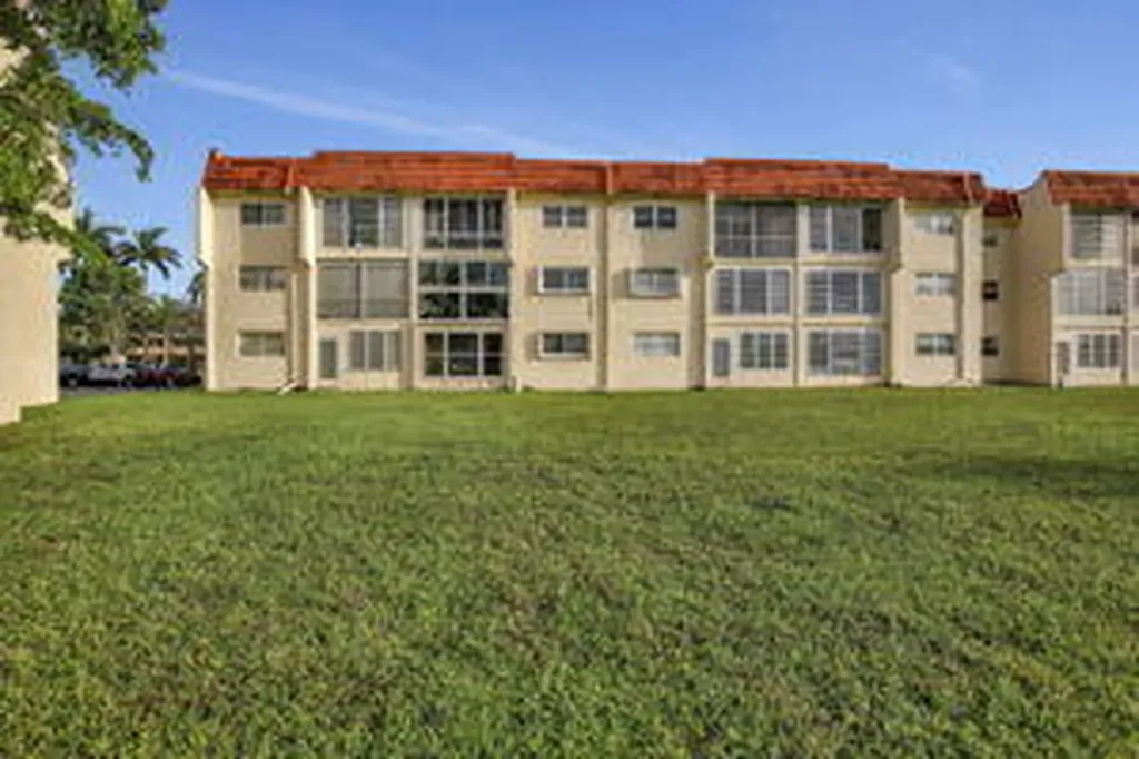 3091 E Sun Sunrise Lakes Drive E Sunrise FL 33322