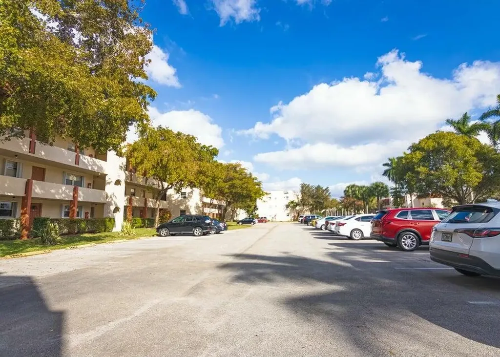 3091 E Sun Sunrise Lakes Drive E Sunrise FL 33322