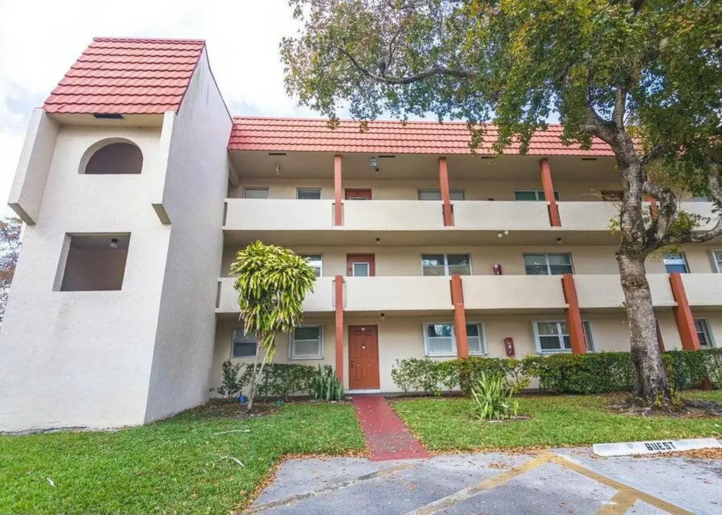 3091 E Sun Sunrise Lakes Drive E Sunrise FL 33322