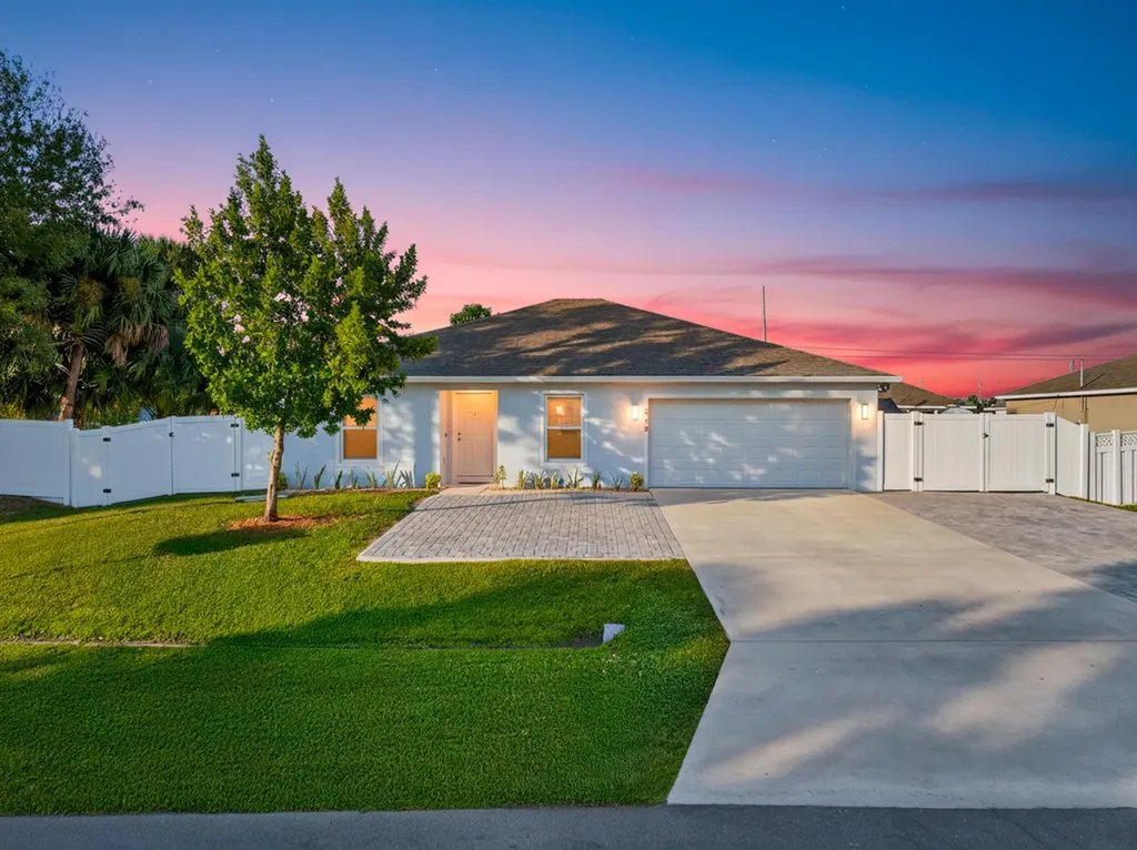 949 SW Fisherman Avenue Port St Lucie FL 34953