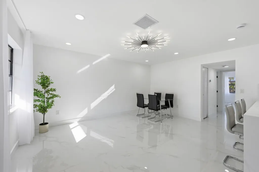 571 Piedmont L Delray Beach FL 33484
