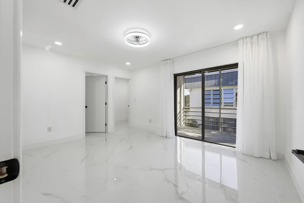 571 Piedmont L Delray Beach FL 33484