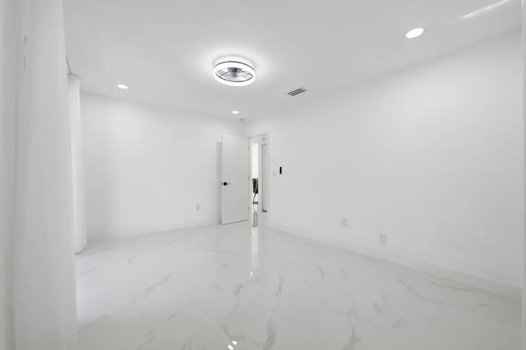 571 Piedmont L Delray Beach FL 33484