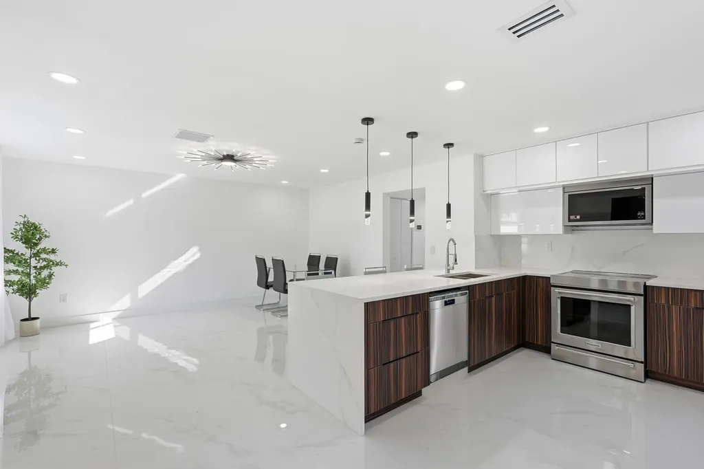 571 Piedmont L Delray Beach FL 33484