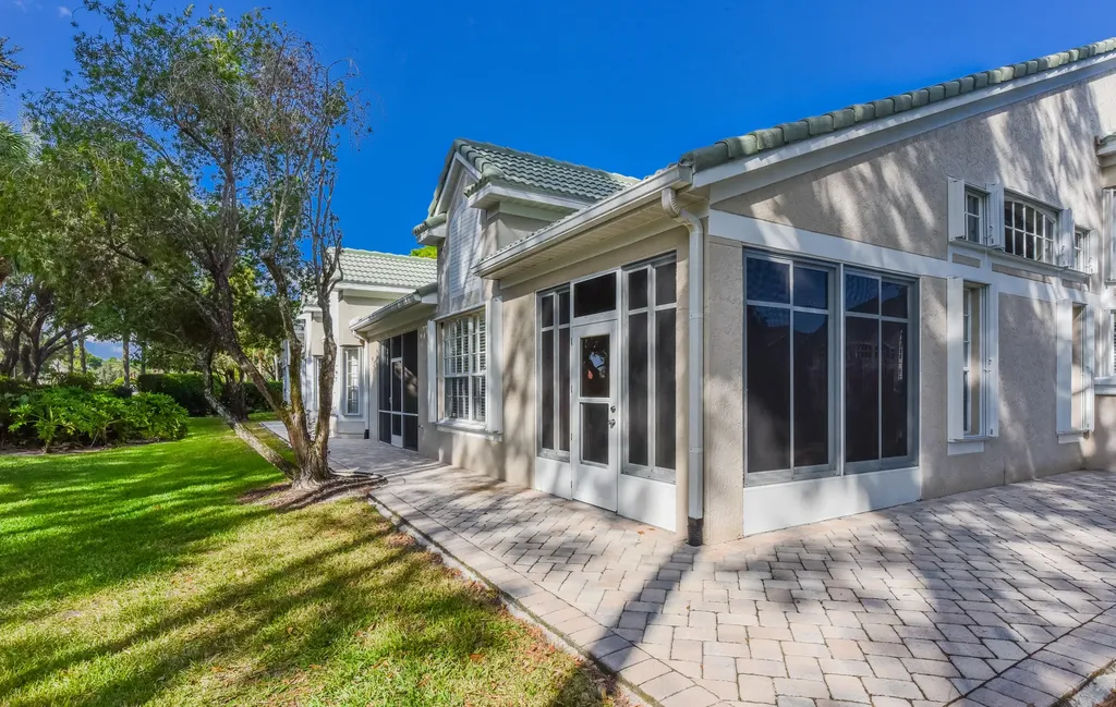1567 SW Harbour Isle Circle Port St Lucie FL 34986