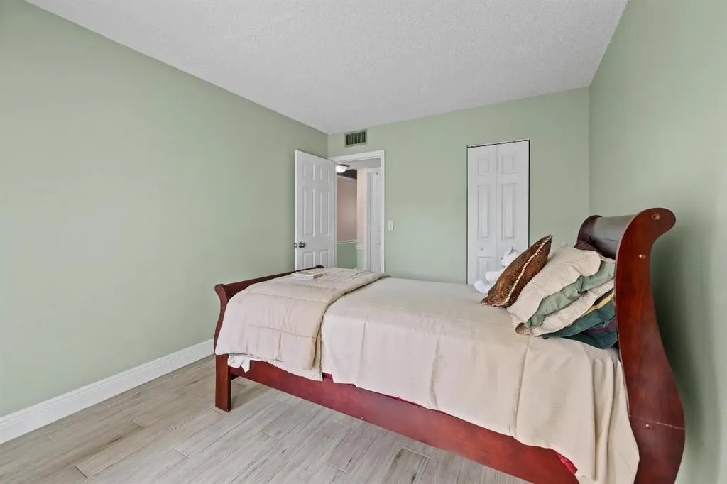 380 Sheffield P West Palm Beach FL 33417