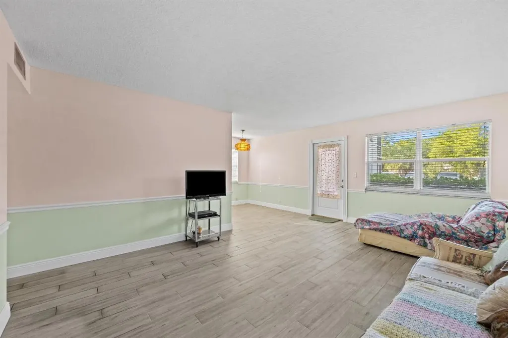 380 Sheffield P West Palm Beach FL 33417
