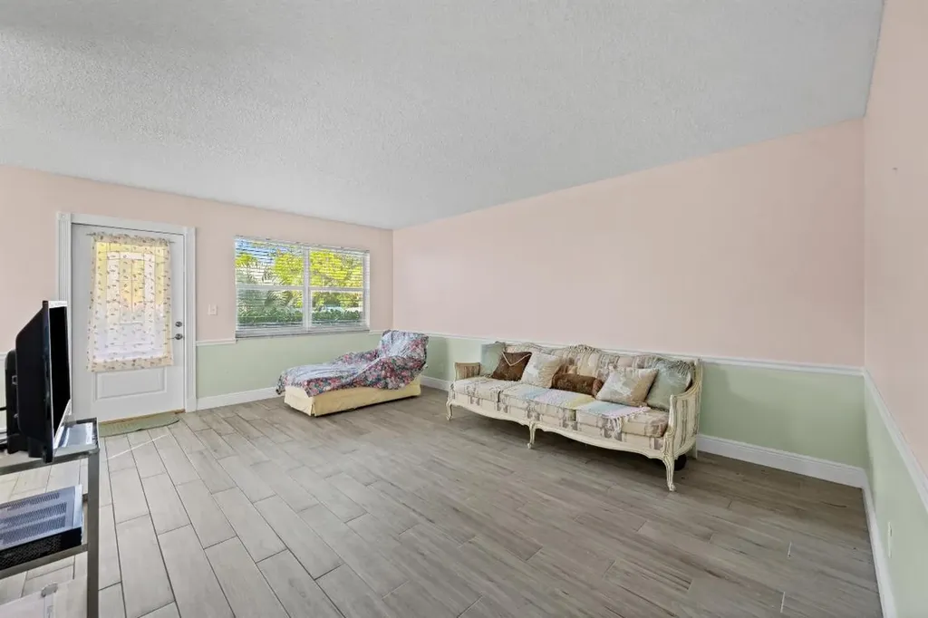 380 Sheffield P West Palm Beach FL 33417