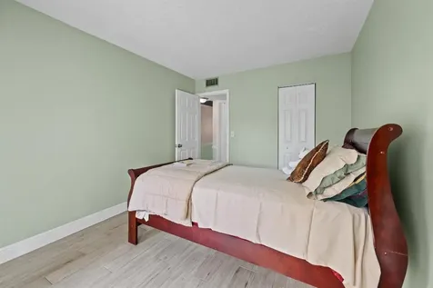 380 Sheffield P West Palm Beach FL 33417