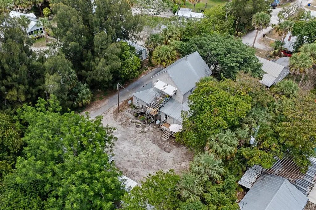 2172 NE Poinciana Terrace Jensen Beach FL 34957