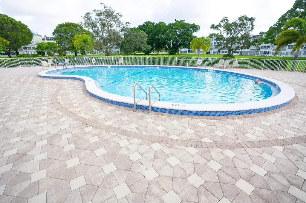 107 Prescott E Deerfield Beach FL 33442