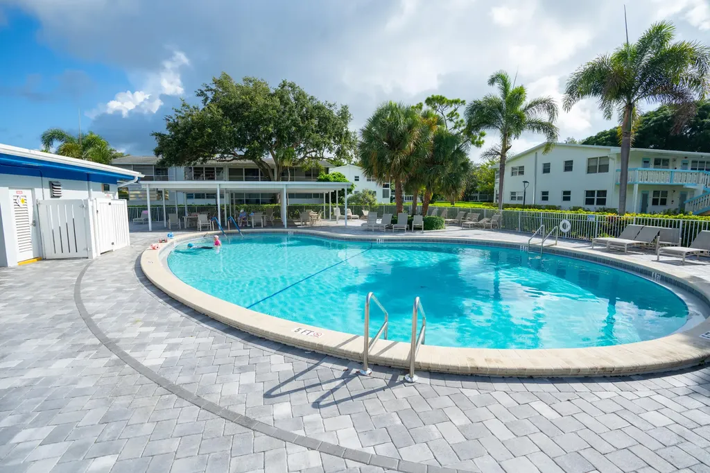 107 Prescott E Deerfield Beach FL 33442