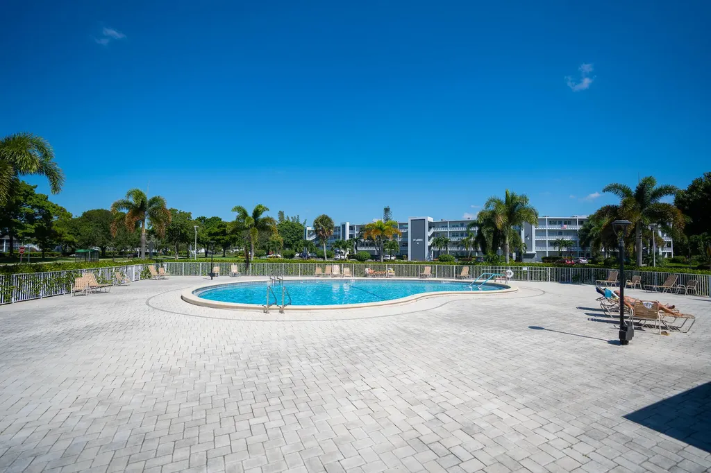 107 Prescott E Deerfield Beach FL 33442