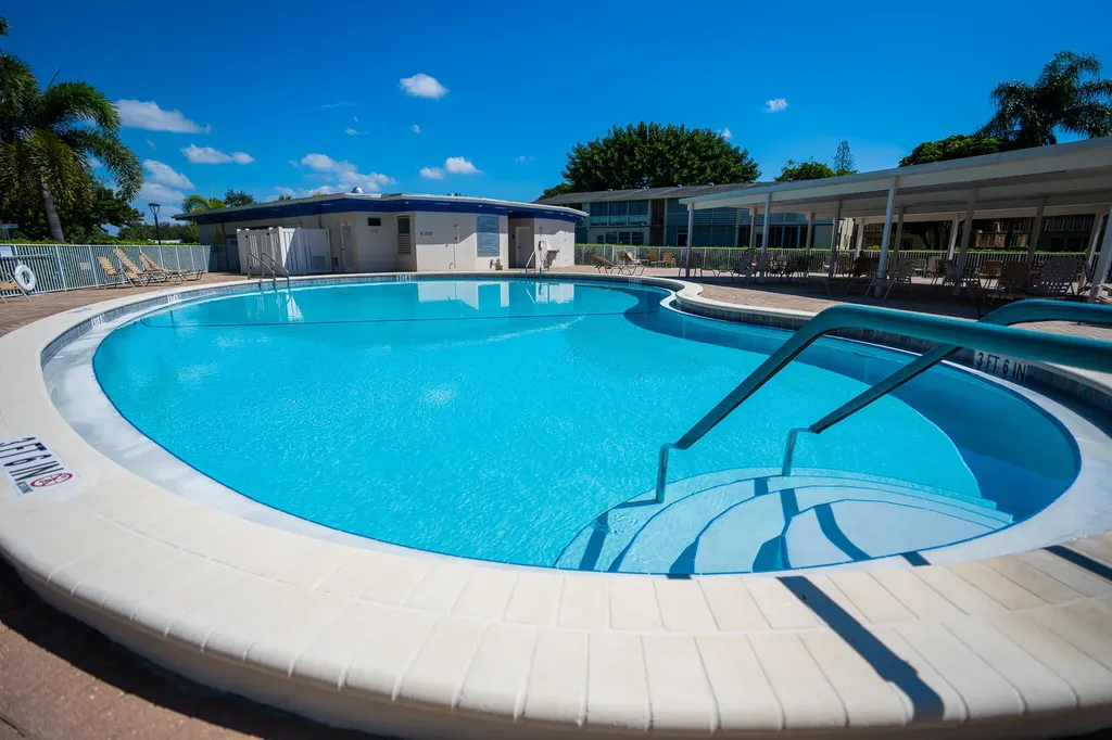 107 Prescott E Deerfield Beach FL 33442