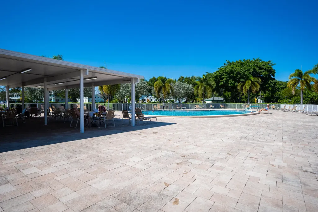 107 Prescott E Deerfield Beach FL 33442