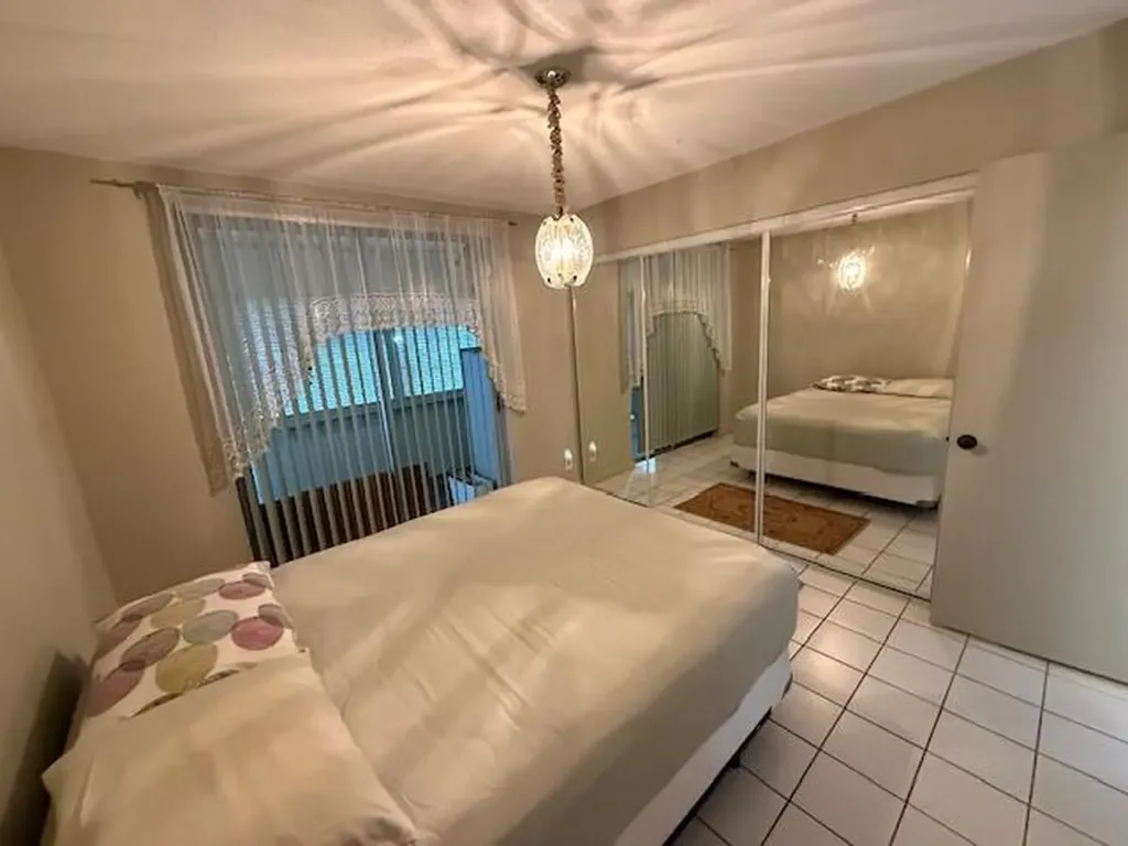 2528 Boundbrook Drive S Palm Springs FL 33406