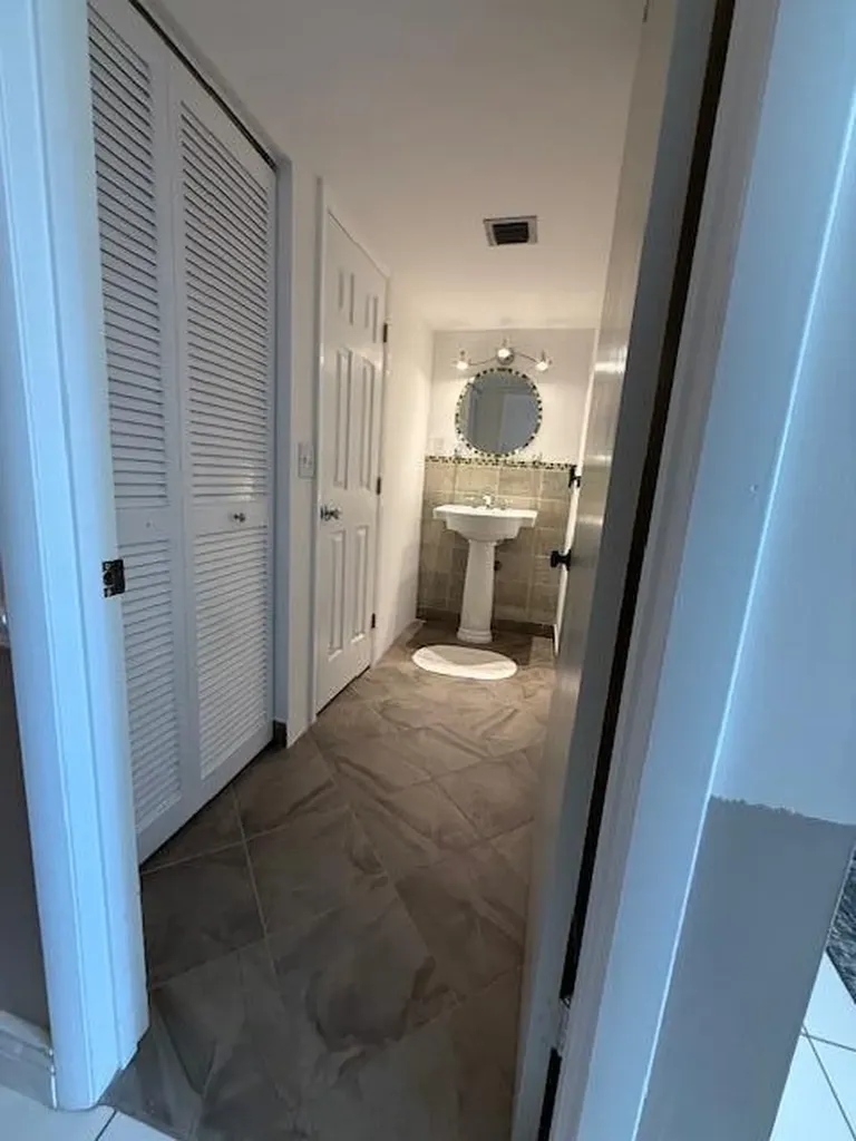 2528 Boundbrook Drive S Palm Springs FL 33406