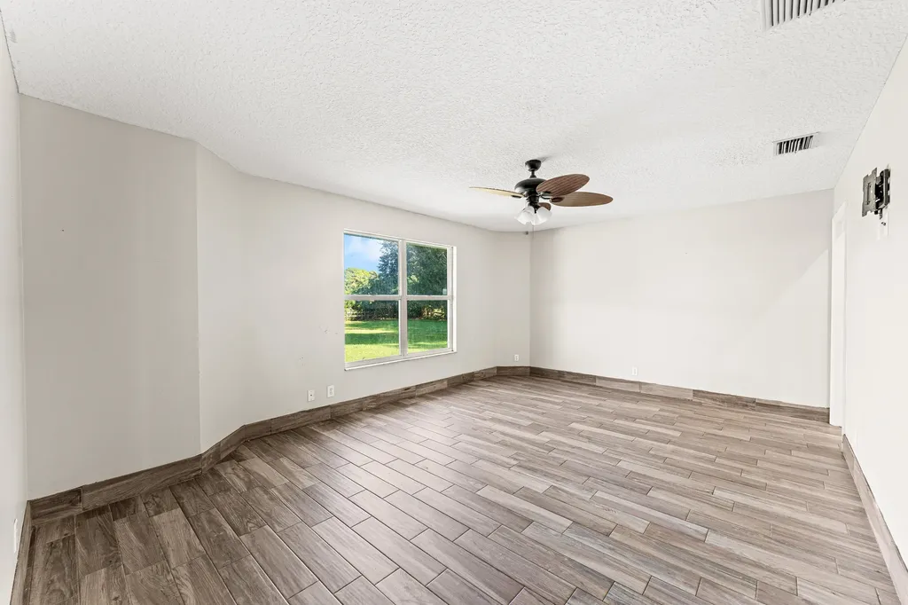 13587 76th Road N The Acreage FL 33412