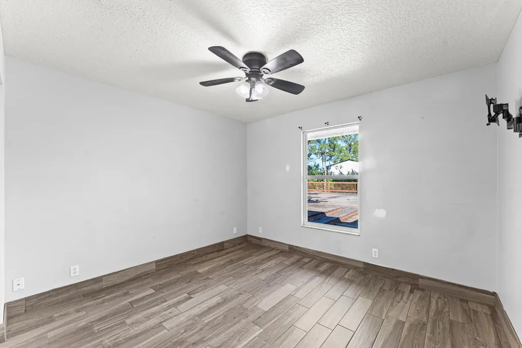 13587 76th Road N The Acreage FL 33412