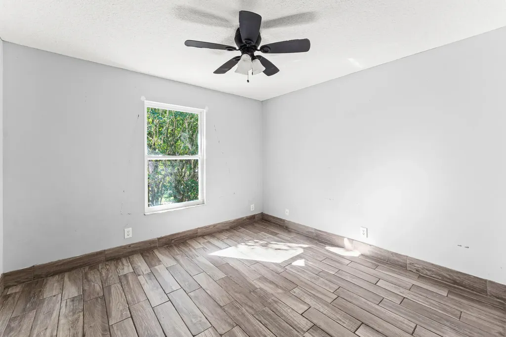 13587 76th Road N The Acreage FL 33412