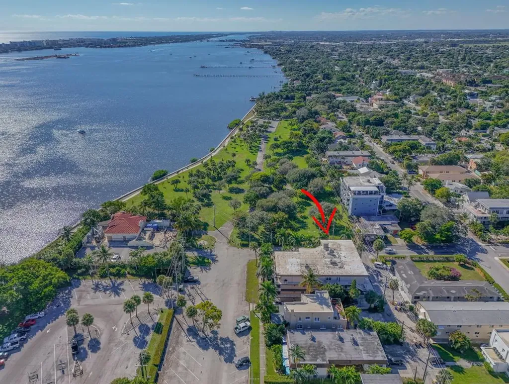 129 S Golfview Road Lake Worth Beach FL 33460