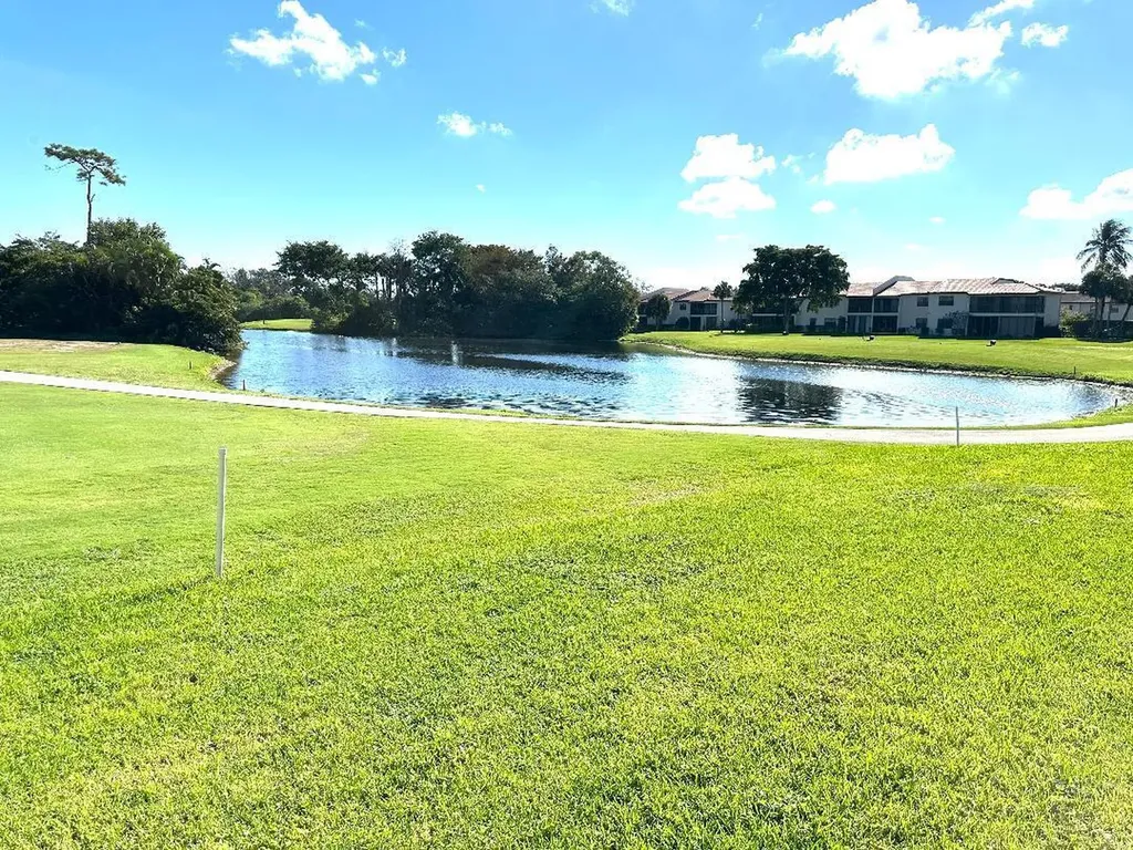 8305 Casa Del Lago Boca Raton FL 33433