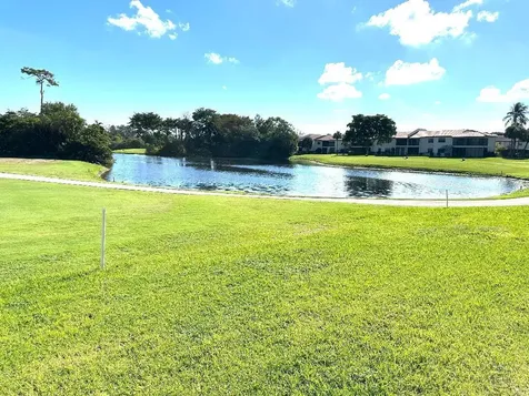 8305 Casa Del Lago Boca Raton FL 33433