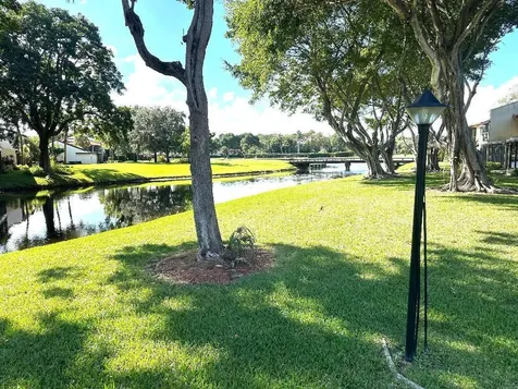 8305 Casa Del Lago Boca Raton FL 33433