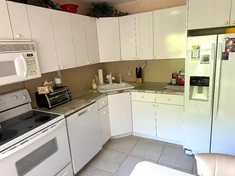 8305 Casa Del Lago Boca Raton FL 33433