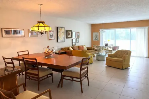 8305 Casa Del Lago Boca Raton FL 33433