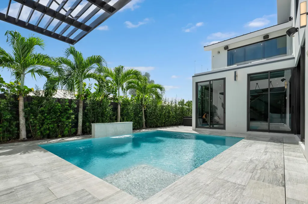 4444 Washington Road West Palm Beach FL 33405