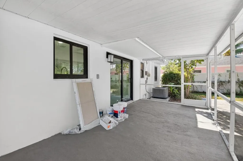 122 SW 9th Avenue Delray Beach FL 33444